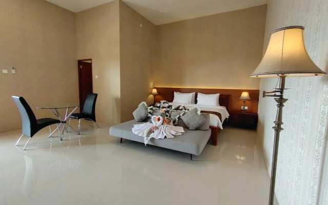 Dreamland Hotel and Lounge
