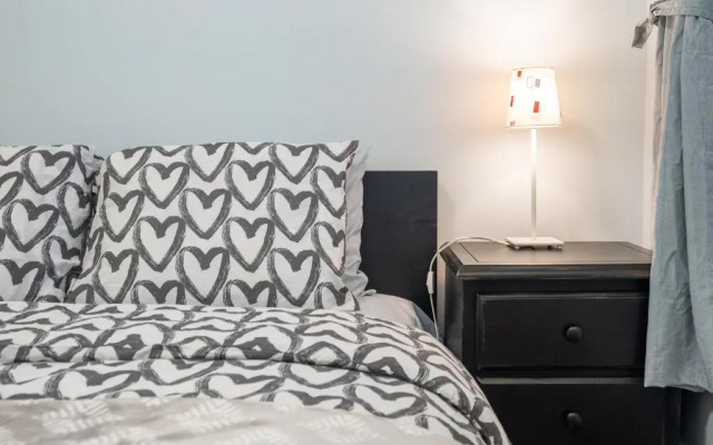 Adorable 1-bedroom suit with independent entrance