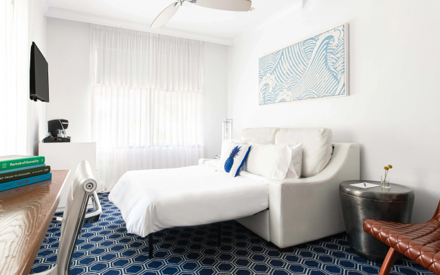 Blue Moon Hotel