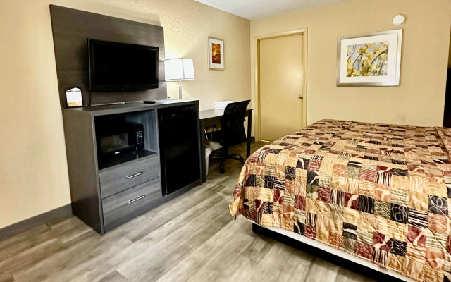 Days Inn by Wyndham Charlotte Northlake