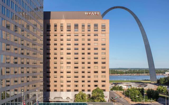 Отель Hyatt Regency St. Louis at The Arch вид на фасад
