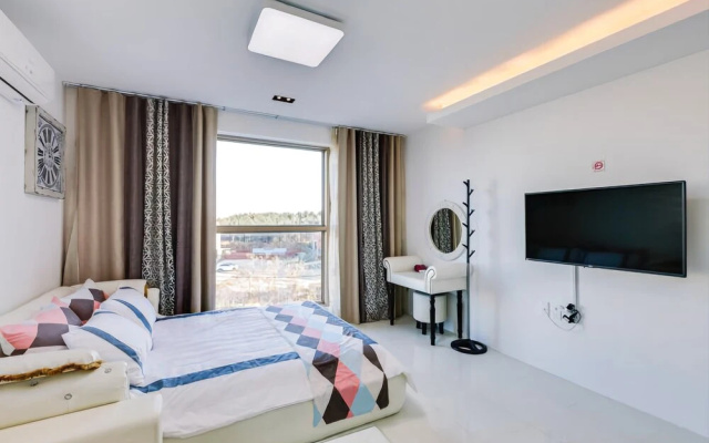 Gangneung Gyeongpo C&View Pension (Spa, Netflix Available)