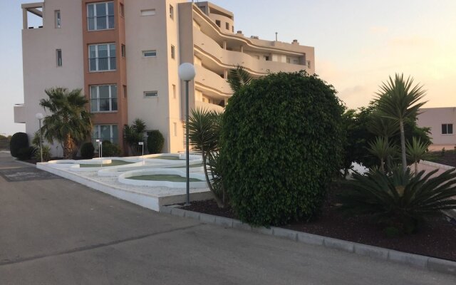 Апартаменты Apartment With 2 Bedrooms in Orihuela, With Wonderful sea View, Pool A вид на фасад