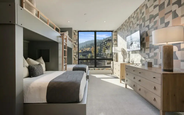201 - Four Bedroom Argent 4 Condo
