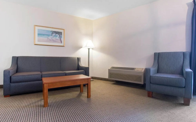 Quality Inn & Suites Redwood Coast