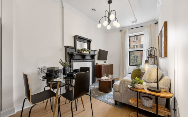3 Bedroom Brownstone Near Subway & Columbia Uni