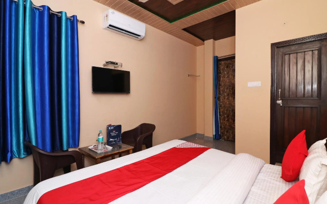 OYO 13686 Rudraksh hotel