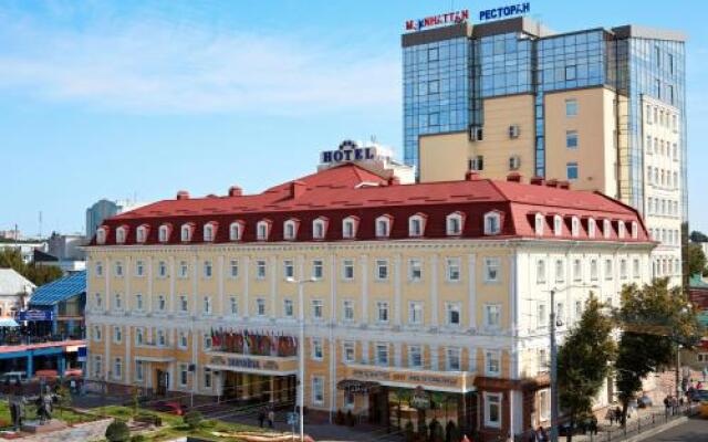 Гостиница Украина Ровно вид на фасад
