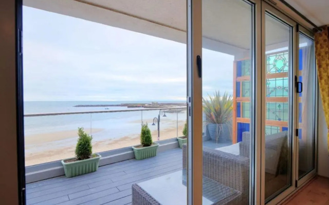 Largigi offering two amazing panoramic sea front apartments