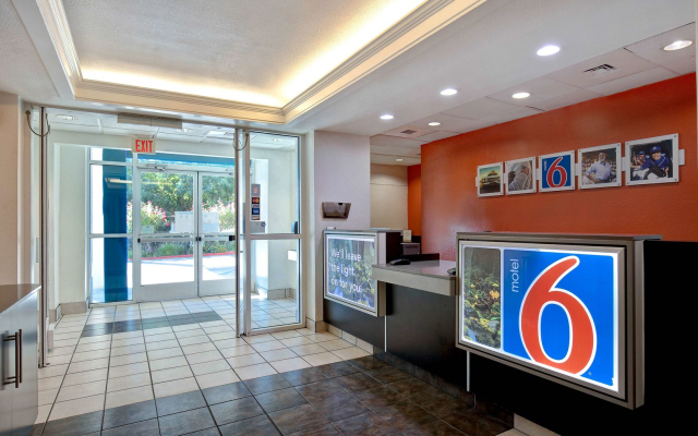 Motel 6 Gilroy, CA