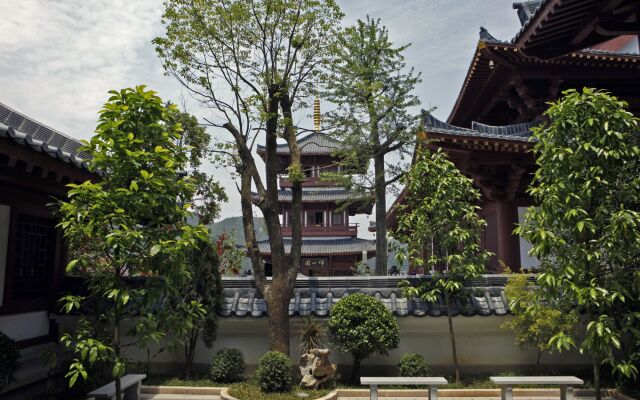 Mahayana OCT Boutique Hotel Shenzhen вид на фасад