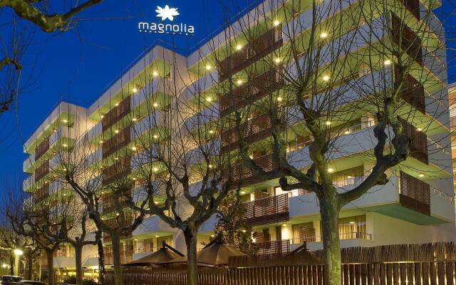 Отель Magnolia Hotel Salou - Adults Only Испания, Салоу - 3 отзыва об отеле, цены и фото номеров - забронировать отель Magnolia Hotel Salou - Adults Only онлайн вид на фасад