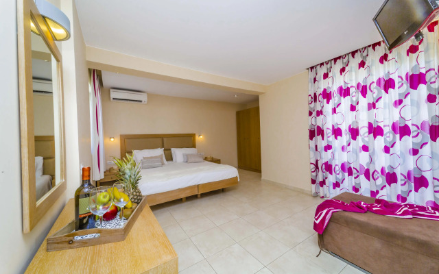 Amaryllis Front Beach Hotel
