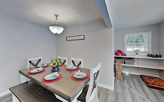 627pined 4 Bedroom Home