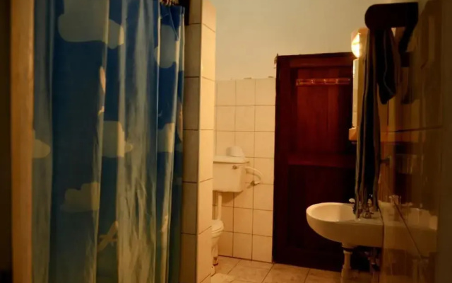 Kirathimo Explorers Oasis Diani - Hostel