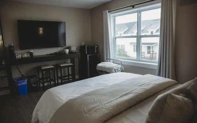 Riverside Suites