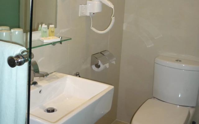 Bathroom · Kuala Lumpur — photo 10