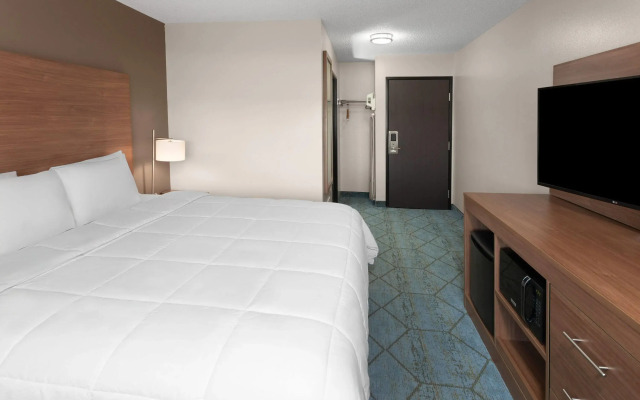 Baymont by Wyndham Oshkosh Airport