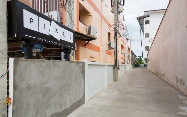 Pixel Hostel Phuket Airport вид на фасад