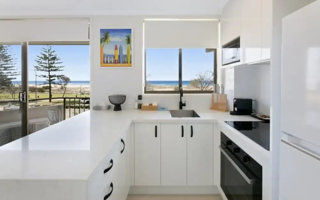 Beachfront Studio With Balcony & Stunning Views