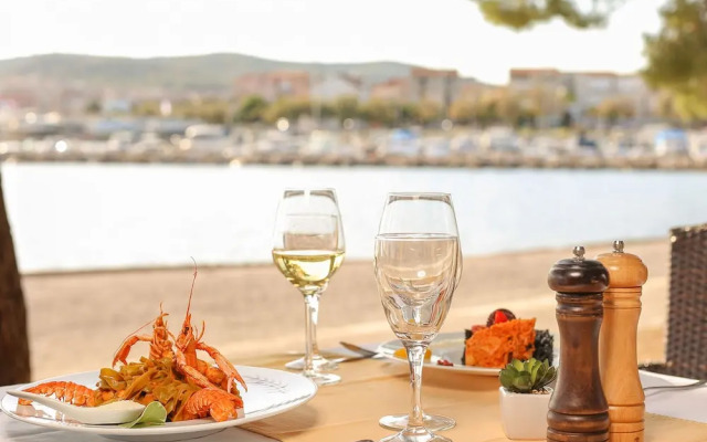 Apartment with Sea View And Ac, 12km From Sibenik