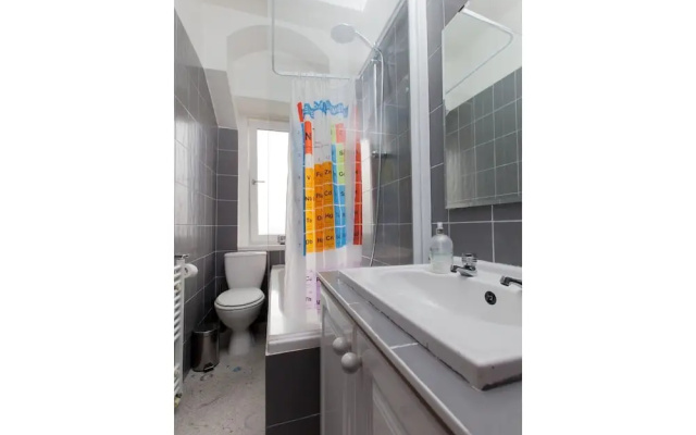 Stylish 1BR Tenement in City Centre for 4