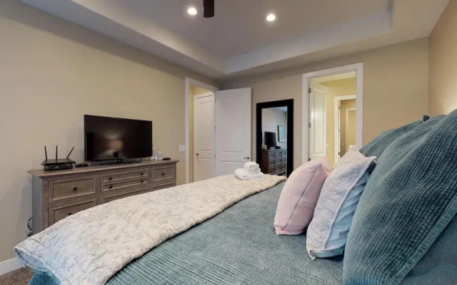 Desert Paradise Getaway 3 Bedroom Apts by RedAwning