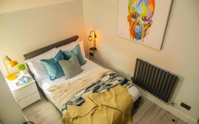 NEW Cosy & Secure - 2 Bed - Free WIFI - Modern & Functional