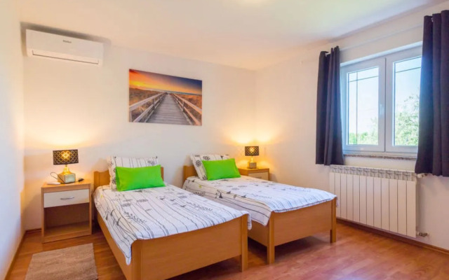 Apartment Cancar Como 41139