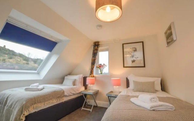 Blackmount House