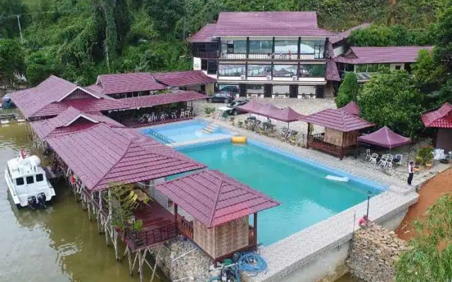 Danau Poso Resort