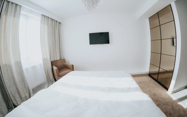 Carla Residence