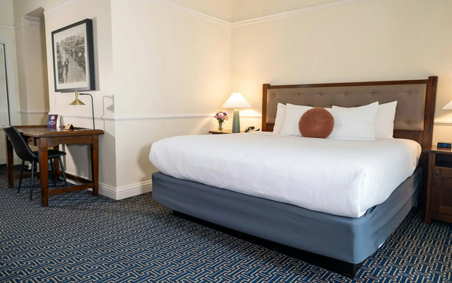 Majestic Inn & Spa