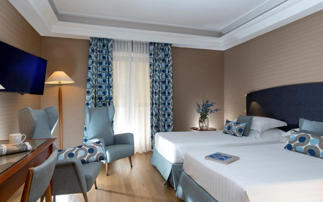 Отель Royal Continental Hotel Naples