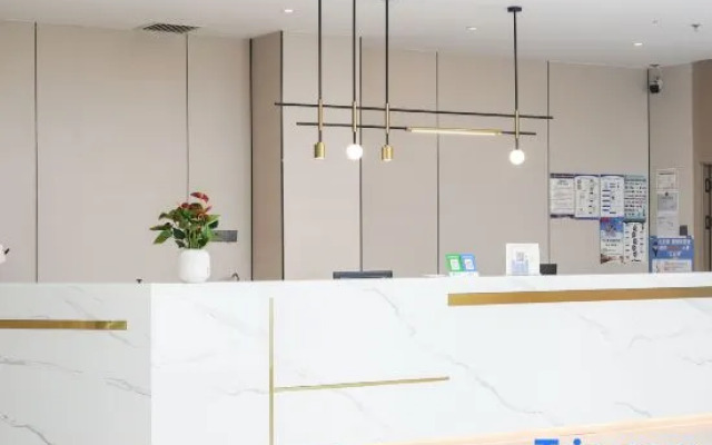 Qingfeng Hotel (Yanji Yanbian University West Market Branch)