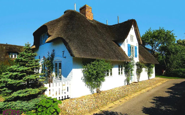 Semi Detached House, Oldsum