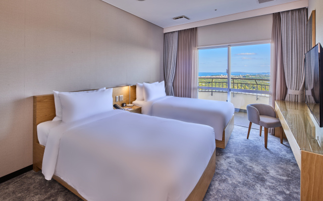 ANA Crowne Plaza Resort Okinawa Uruma Hills by IHG