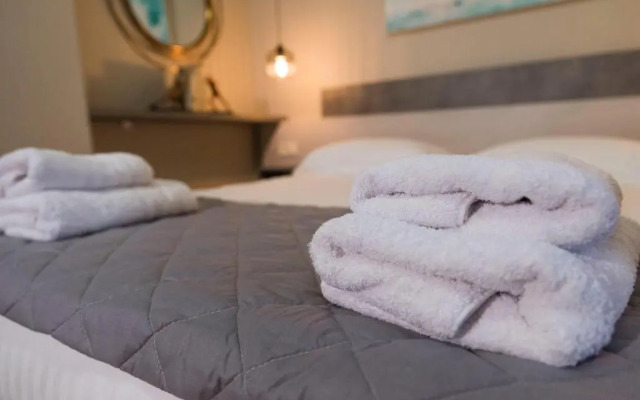 Wisdom Residence Luxury Apartments at Plaka