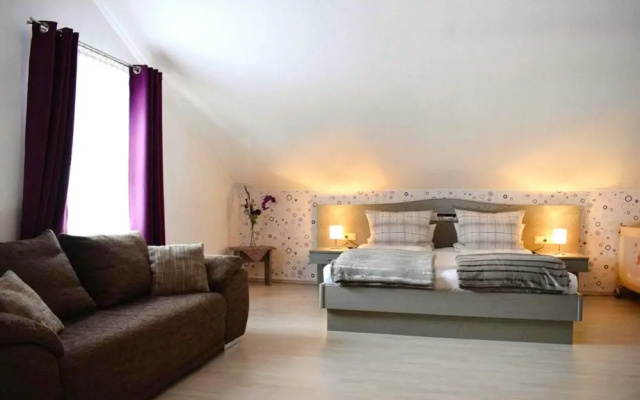 Apartment Near Kurpark Lake