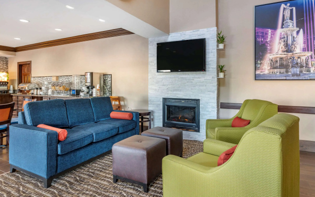 Comfort Inn & Suites Cincinnati Uptown Clifton