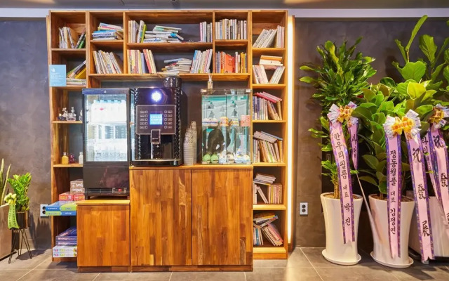 Doksan Hotel In Cafe
