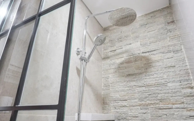 Modern And Comfy 3Br At Transpark Cibubur Apartment