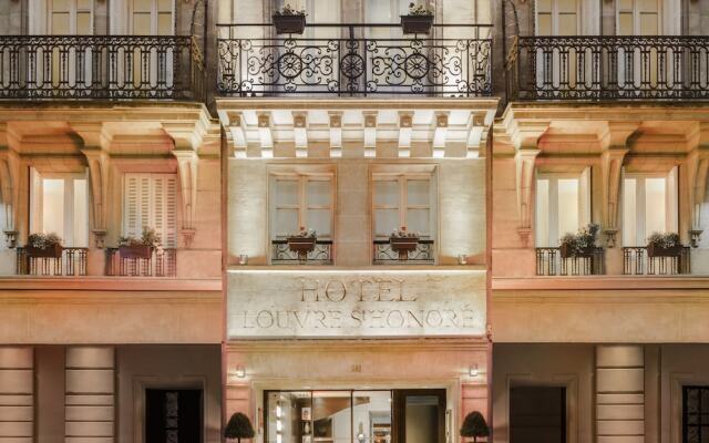 Отель Hôtel Louvre Saint-Honoré Франция, Париж - 10 отзывов об отеле, цены и фото номеров - забронировать отель Hôtel Louvre Saint-Honoré онлайн вид на фасад