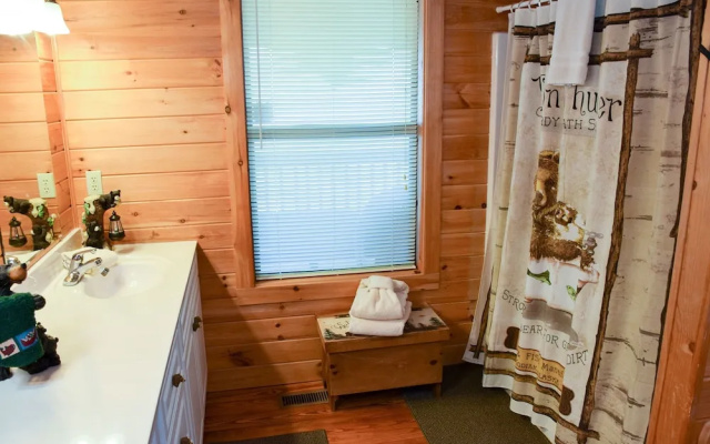 BEAR'S VIEW - 2 Br Cabin