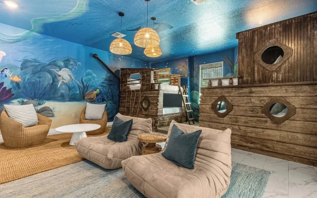Upstay24-PPLHomeThemeRoomsPoolSpaCinema