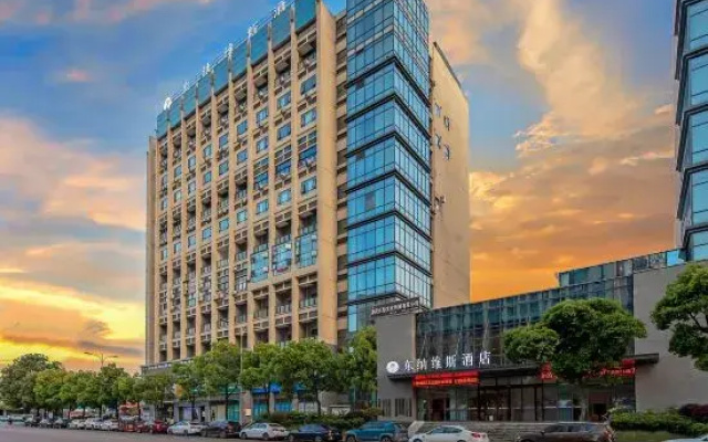 Dazu Dongnavis Hotel (Wuyue Plaza, Southwest China)