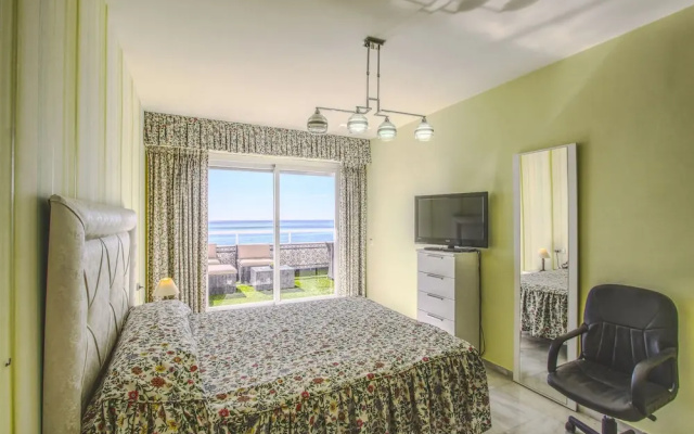 1149 Unique Beachfront Penthouse 400M2 Marbella Center