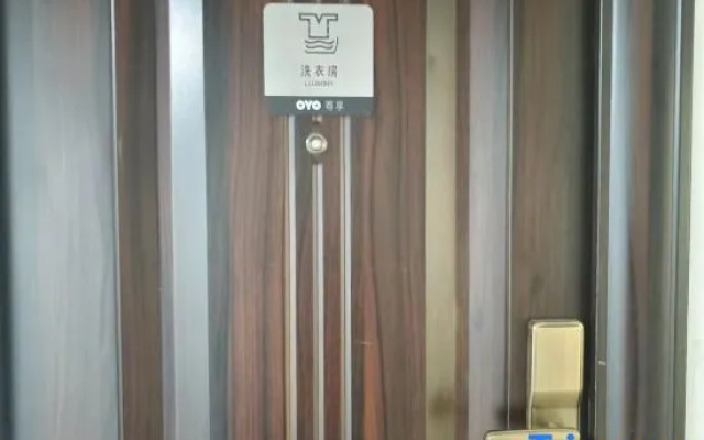 Ruihang Business Hotel (Urumqi Light Industry College Branch)