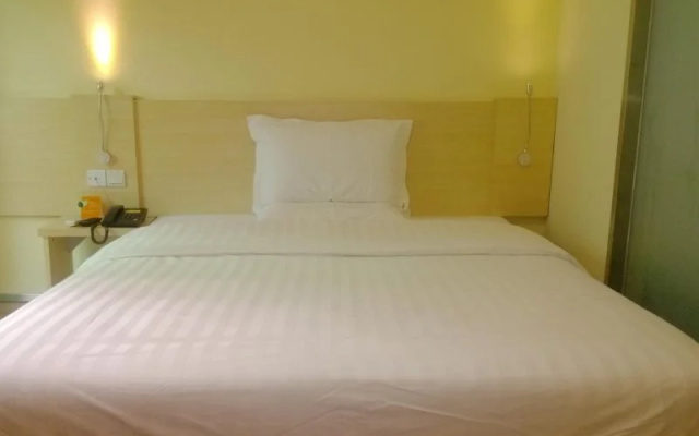 7Days Inn Korla Li Xiang Road Kongque River Branch