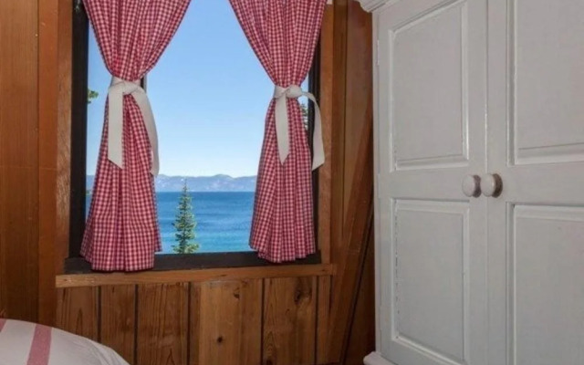 Fraser Lakefront Rental Cabin by RedAwning
